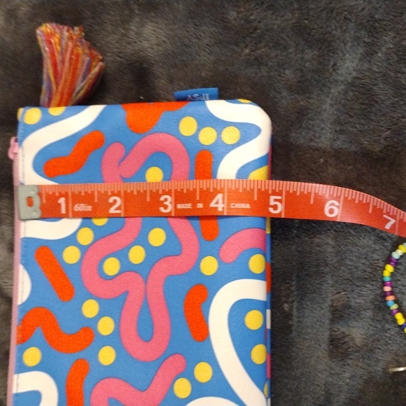 Small Multicolored Makeup Bag and Goodies - Picture 6 of 8